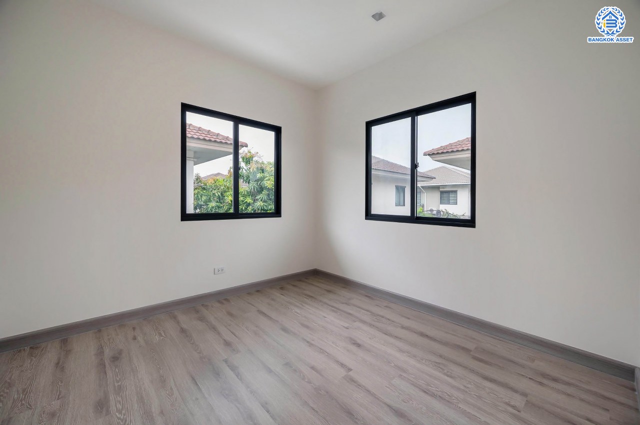 บ้านมือสองตกแต่งใหม่ โครงการ สราญสิริ ติวานนท์-แจ้งวัฒนะ1 เนื้อที่ 50.8 ตร.ว. ดีไซน์ตอบทุกไลฟ์สไตล์ ฟังก์ชัน 3 ห้องนอน 2 ห้องน้ำ จอดรถได้ 2 คัน Living กว้างขวาง บนทำเลติดถนนใหญ่ เชื่อมต่อทุกเส้นทาง ใกล้จุดขึ้นทางด่วน "ศรีสมาน"